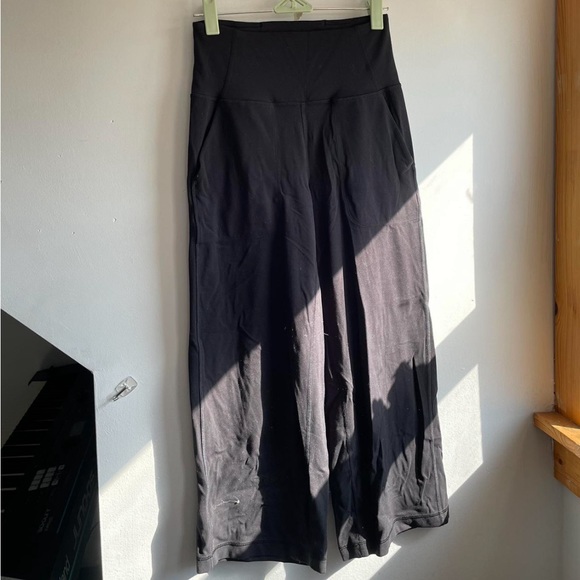 Lululemon Yoga Pants Cropped with pockets - Picture 3 of 7